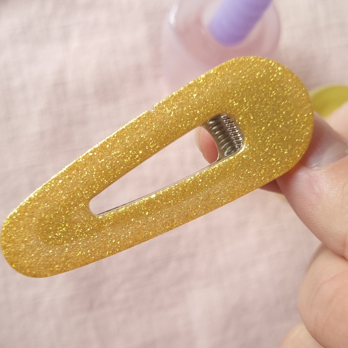 Seconds Gold Glitter Resin Hair Clip